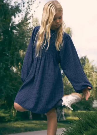 Abito a quadri con dettagli ricamati