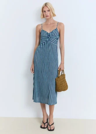 Abito a righe con arricciature