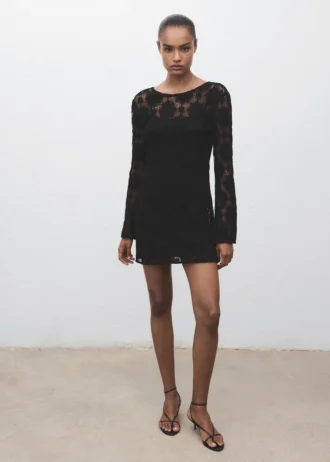 Abito all’uncinetto con scollo posteriore