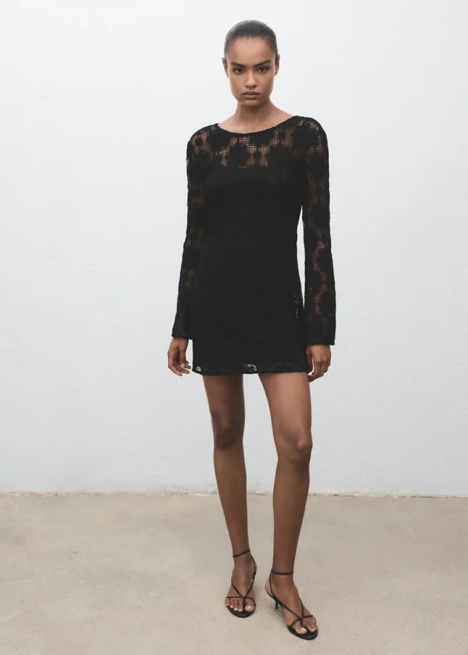 Abito all’uncinetto con scollo posteriore