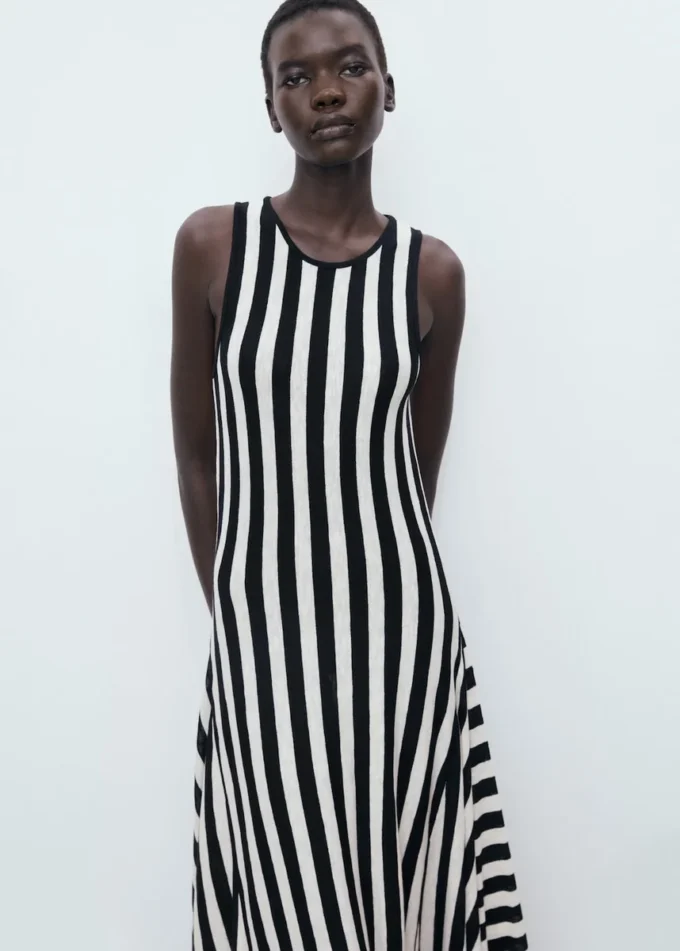 Abito asimmetrico a maglia bassa Abito asimmetrico a maglia bassa