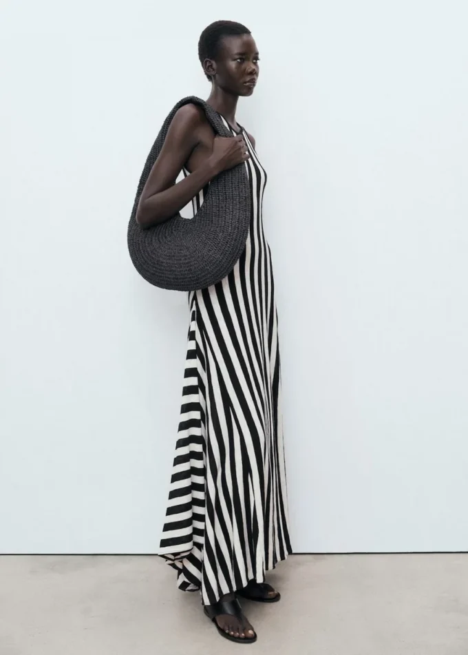 Abito asimmetrico a maglia bassa Abito asimmetrico a maglia bassa