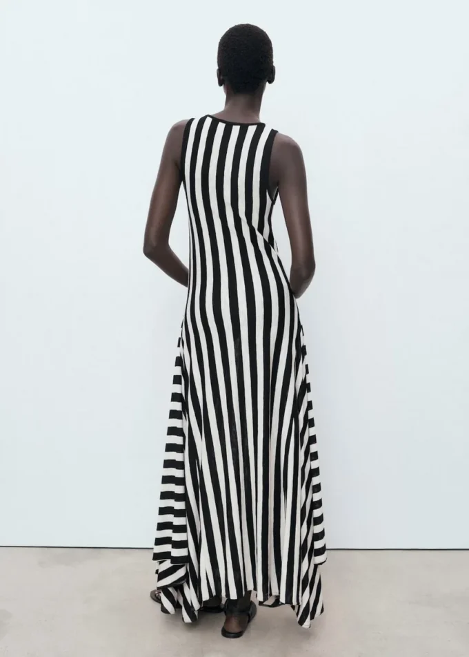 Abito asimmetrico a maglia bassa Abito asimmetrico a maglia bassa