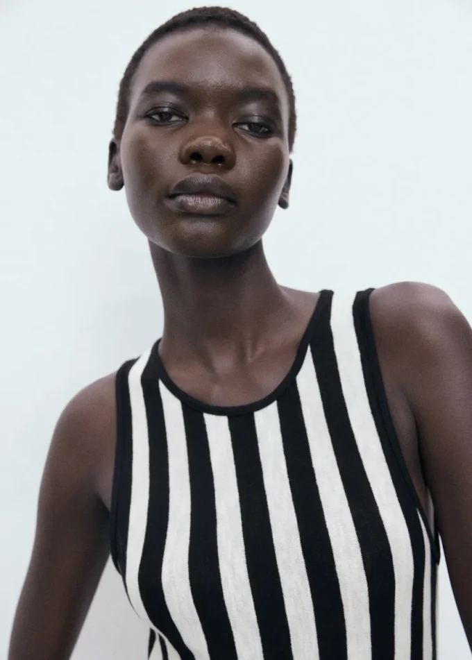 Abito asimmetrico a maglia bassa Abito asimmetrico a maglia bassa