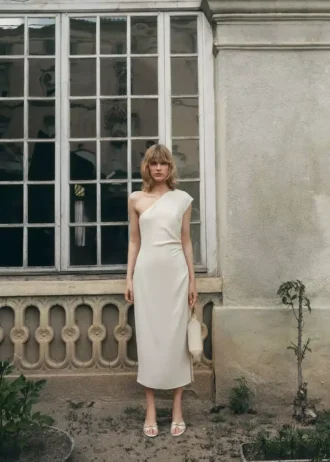 Abito asimmetrico con pieghe