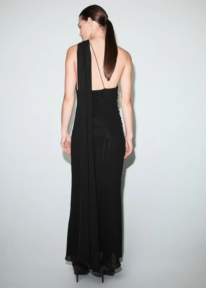 Abito asimmetrico con sciarpa Abito asimmetrico con sciarpa