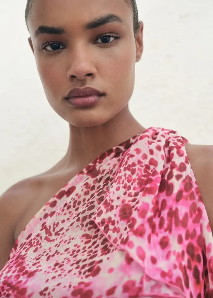 Abito asimmetrico con stampa animalier Abito asimmetrico con stampa animalier