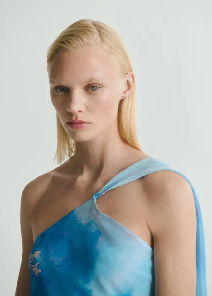 Abito asimmetrico con stampa floreale Abito asimmetrico con stampa floreale