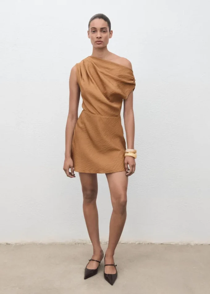 Abito asimmetrico drappeggiato Abito asimmetrico drappeggiato