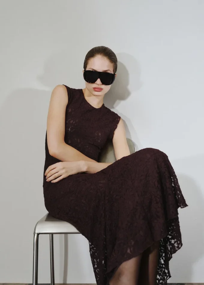 Abito asimmetrico in pizzo Abito asimmetrico in pizzo