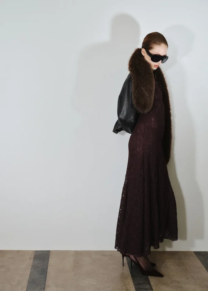 Abito asimmetrico in pizzo Abito asimmetrico in pizzo