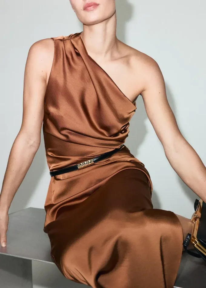 Abito asimmetrico in raso Abito asimmetrico in raso