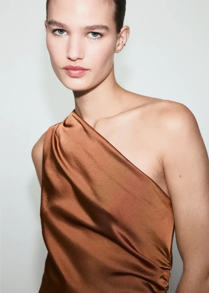 Abito asimmetrico in raso Abito asimmetrico in raso