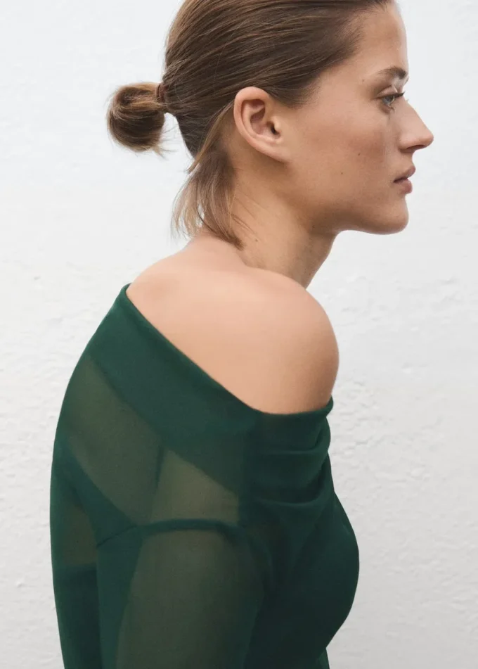 Abito asimmetrico semitrasparente Abito asimmetrico semitrasparente