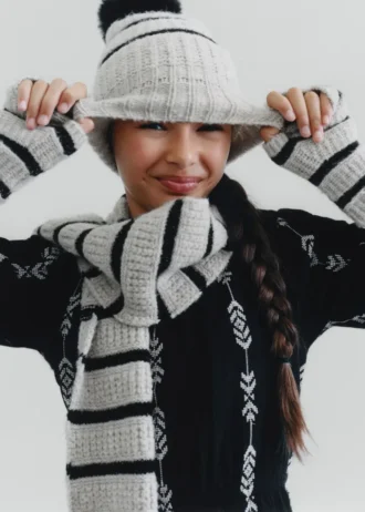 Abito con balza ricamata