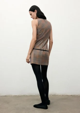 Abito con cintura a quadri