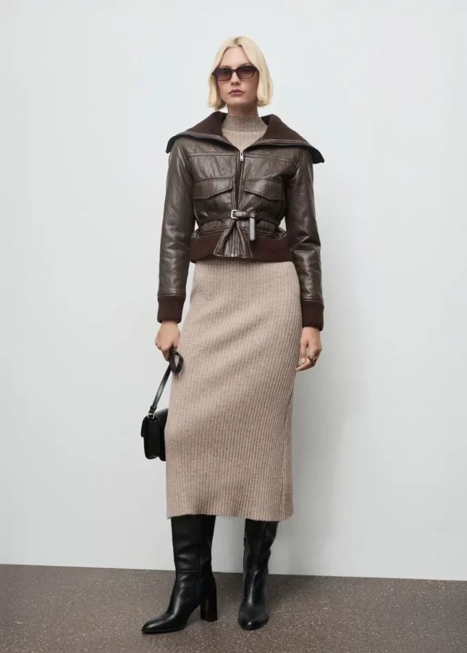 Abito con collo Perkins a costine Abito con collo Perkins a costine