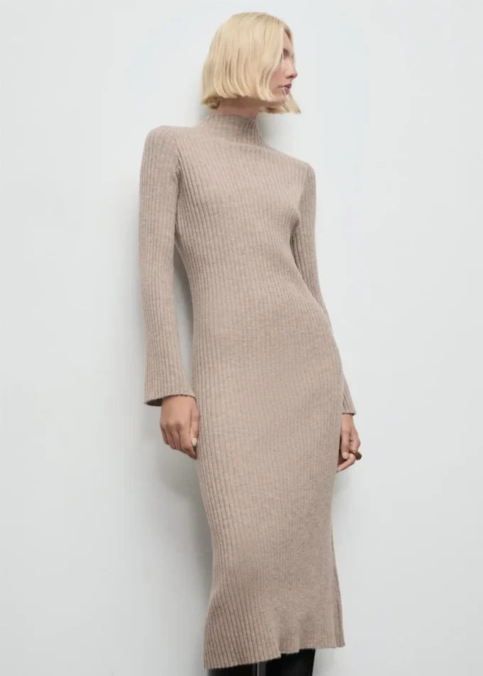 Abito con collo Perkins a costine Abito con collo Perkins a costine