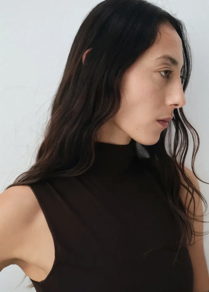 Abito con godet e apertura sul retro Abito con godet e apertura sul retro