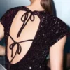 Abito con paillettes e schiena scoperta Abito con paillettes e schiena scoperta