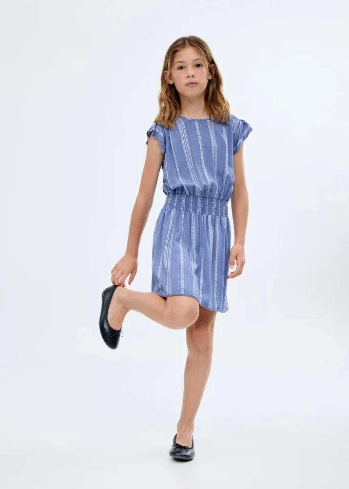 Abito con ricami floreali Abito con ricami floreali