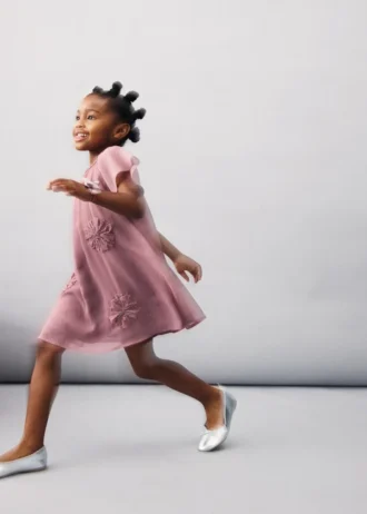 Abito con ricami in perline