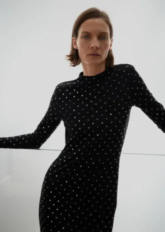 Abito con schiena scoperta e cristalli