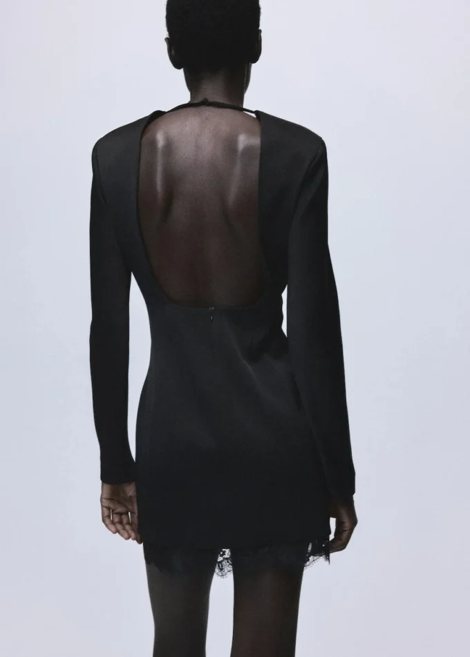 Abito con schiena scoperta e orlo con bordino in pizzo Abito con schiena scoperta e orlo con bordino in pizzo