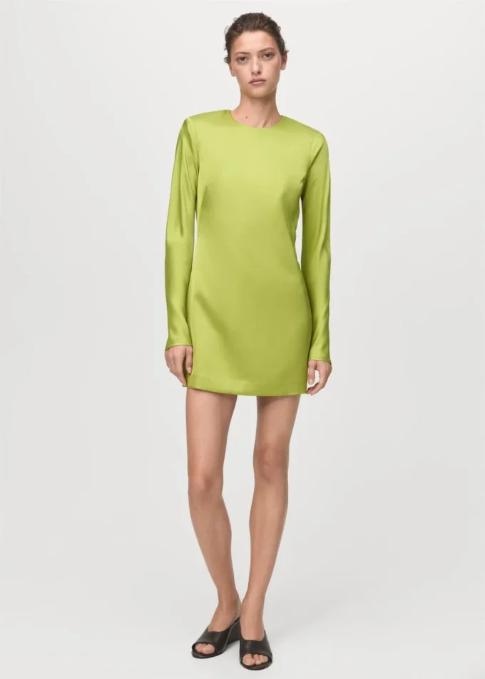 Abito con schiena scoperta effetto raso Abito con schiena scoperta effetto raso