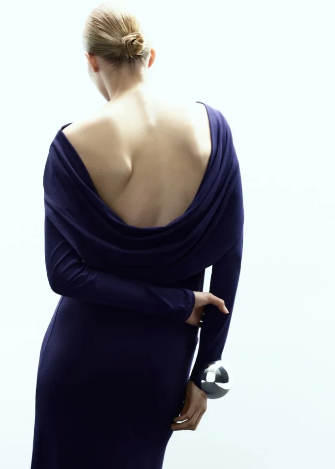 Abito con schiena scoperta in maglia fine Abito con schiena scoperta in maglia fine