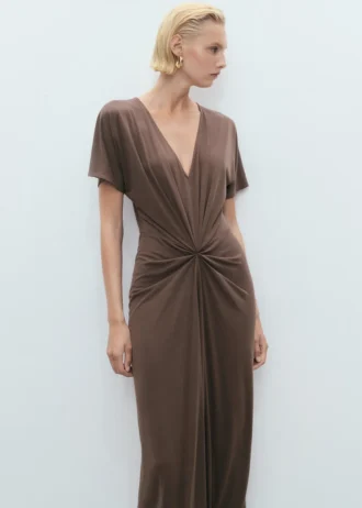 Abito con scollo a V e arricciatura sul collo