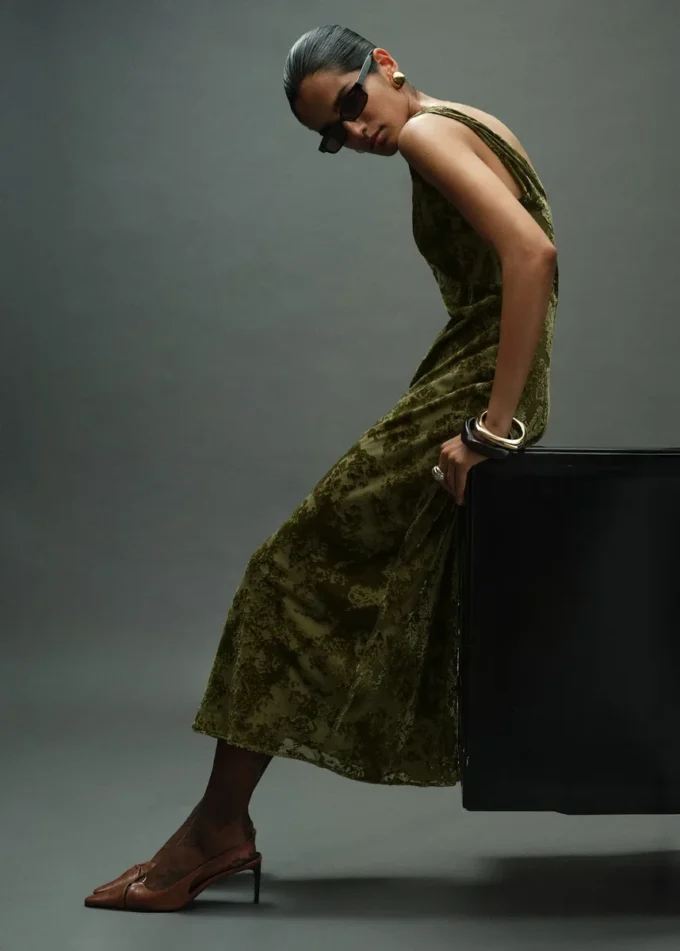 Abito con scollo a V jacquard Abito con scollo a V jacquard