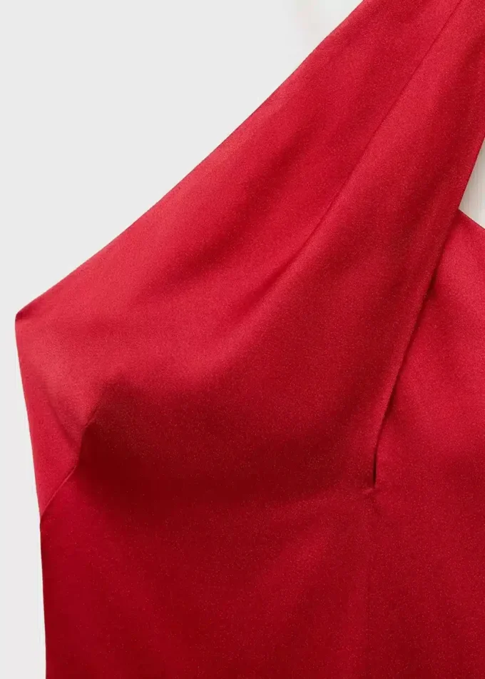 Abito con scollo incrociato e spacco Abito con scollo incrociato e spacco