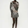 Abito con stampa zebrata e maniche svasate Abito con stampa zebrata e maniche svasate