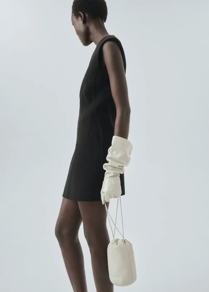 Abito con tasca cucita Abito con tasca cucita