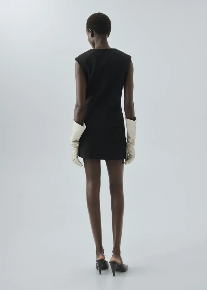 Abito con tasca cucita Abito con tasca cucita