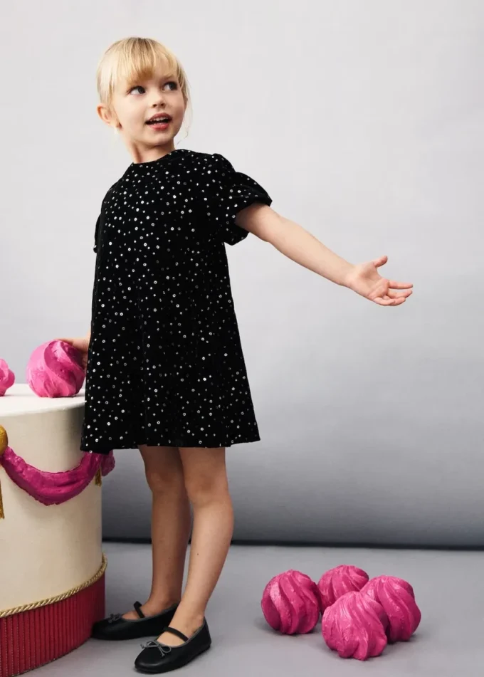 Abito corto con paillettes Abito corto con paillettes