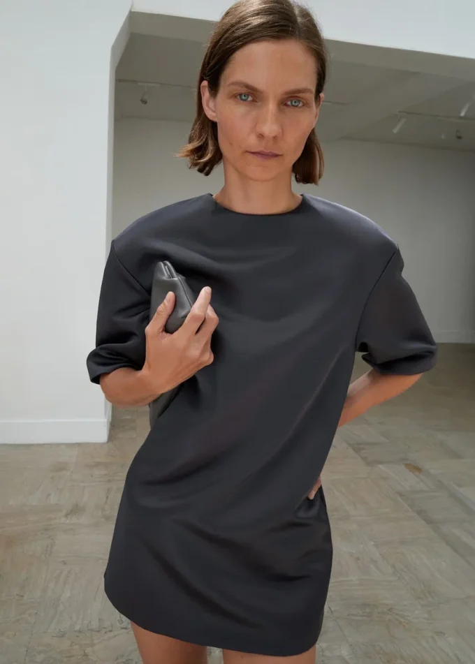 Abito corto in raso Abito corto in raso