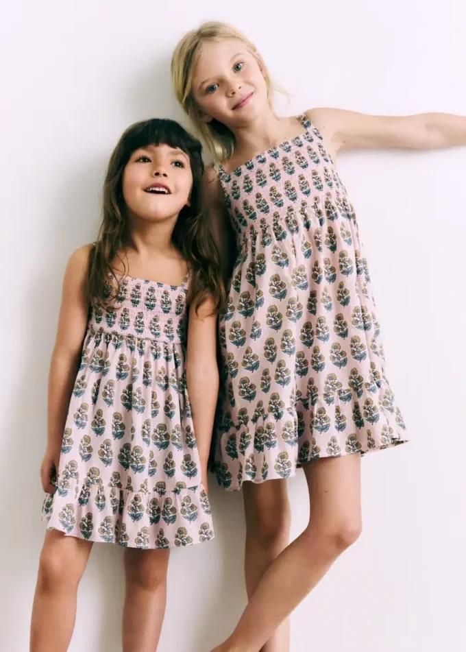 Abito in cotone con fiori Abito in cotone con fiori