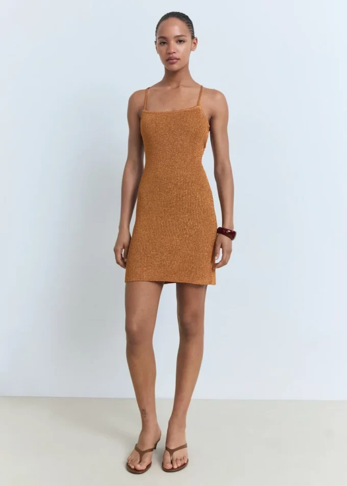 Abito in lurex con incrocio sulla schiena Abito in lurex con incrocio sulla schiena