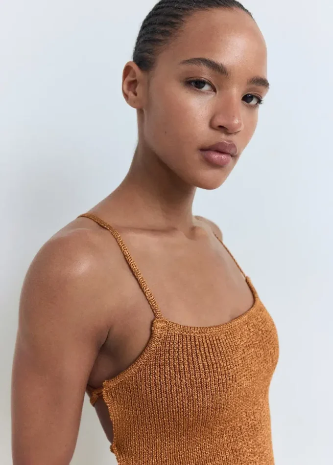 Abito in lurex con incrocio sulla schiena Abito in lurex con incrocio sulla schiena