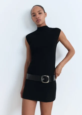 Abito in maglia con collo alto