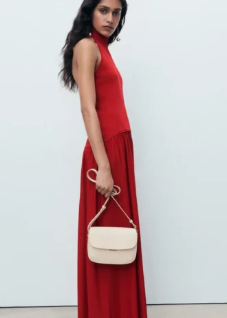 Abito in maglia con scollo all’americana