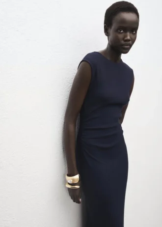 Abito in maglia fine con arricciature sui fianchi