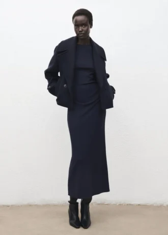 Abito in maglia fine con arricciature sui fianchi