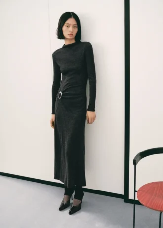 Abito in maglia fine con dettagli metallici