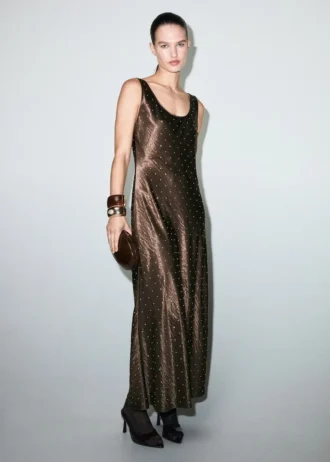 Abito in raso effetto stropicciato con cristalli