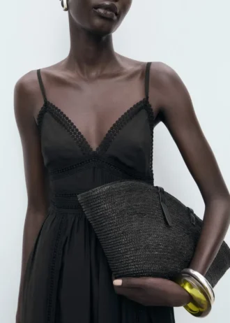 Abito lungo con dettagli in pizzo