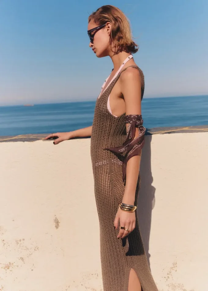 Abito lungo lavorato all’uncinetto Abito lungo lavorato all’uncinetto