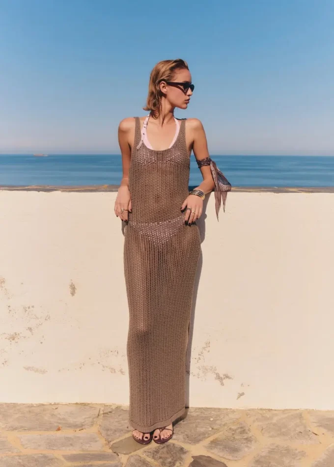 Abito lungo lavorato all’uncinetto Abito lungo lavorato all’uncinetto